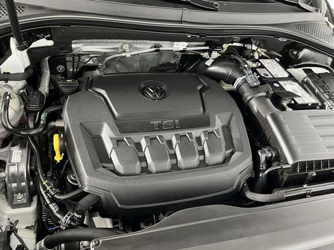 Used 2022 Volkswagen Tiguan SEL R-Line image 34