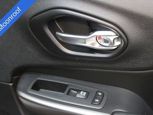 Used 2019 Jeep Cherokee Limited w/ Safetytec Group AWD/4WD image 9
