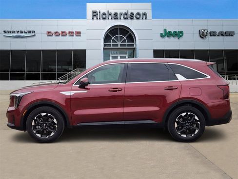 Used 2025 Kia Sorento S w/ Panoramic Sunroof Package image 3