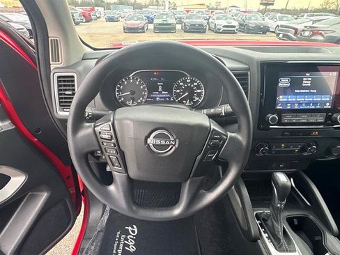 Used 2024 Nissan Frontier SV image 18