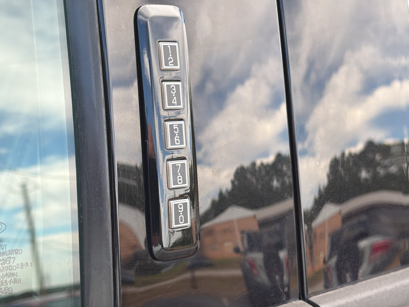 Used 2021 Ford F350 Lariat w/ Lariat Value Package AWD/4WD image 28