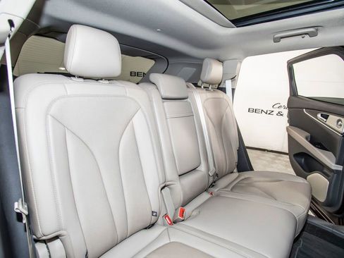 Used 2022 Lincoln Nautilus Reserve w/ Equipment Group 202A AWD/4WD image 16