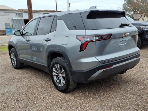 Used 2025 Chevrolet Equinox LT image 2