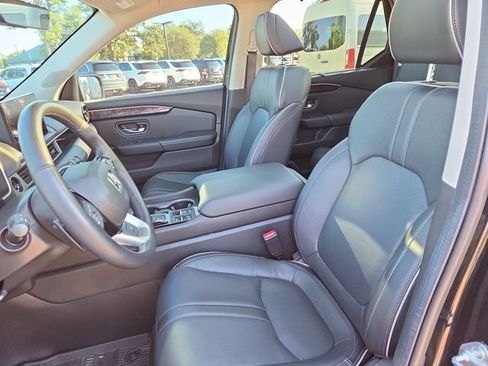 Used 2025 Honda Pilot Elite image 25