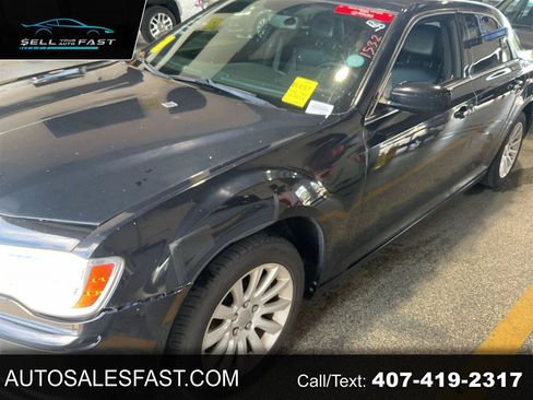 Used 2014 Chrysler 300 RWD image 1