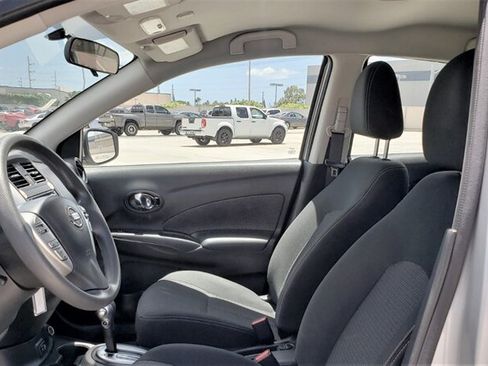 Used 2018 Nissan Versa SV FWD image 10
