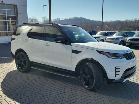 Used 2025 Land Rover Discovery Dynamic SE AWD/4WD image 3
