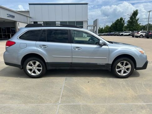 Used 2013 Subaru Outback 2.5i Limited AWD/4WD image 3