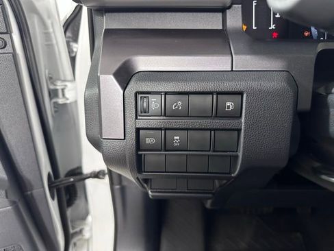 Used 2025 Toyota 4Runner SR5 AWD/4WD image 21
