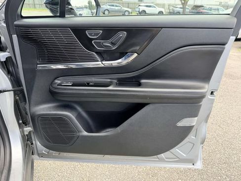 Used 2022 Lincoln Corsair AWD w/ Premium Package image 8