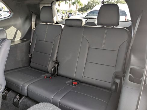 Used 2024 GMC Acadia Elevation image 15