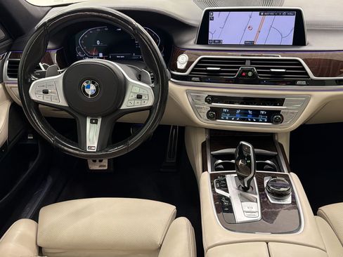 Used 2021 BMW 750i xDrive w/ Executive Package AWD/4WD image 30