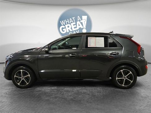 Used 2023 Kia Niro LX image 7