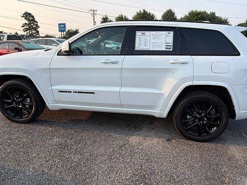 Used 2021 Jeep Grand Cherokee Laredo X RWD image 12