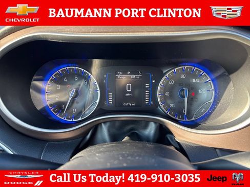 Used 2018 Chrysler Pacifica Touring-L FWD image 16