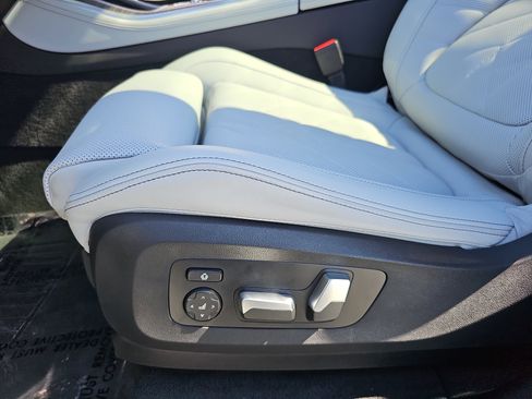 Used 2025 BMW X5 sDrive40i w/ Executive Package image 29