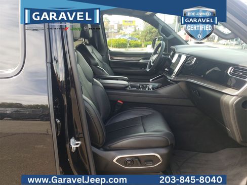 Used 2022 Jeep Wagoneer Series III w/ Premium Group I image 3