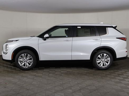 New 2026 Mitsubishi Outlander ES image 16