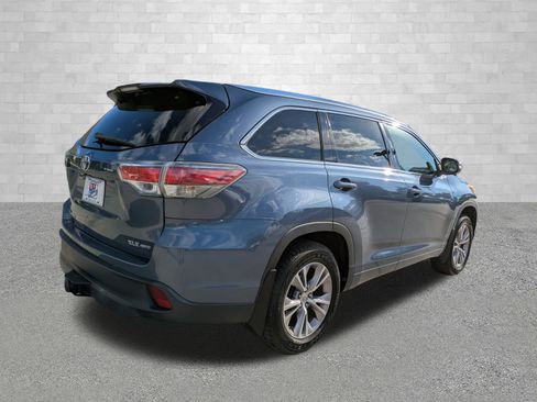 Used 2015 Toyota Highlander XLE image 2