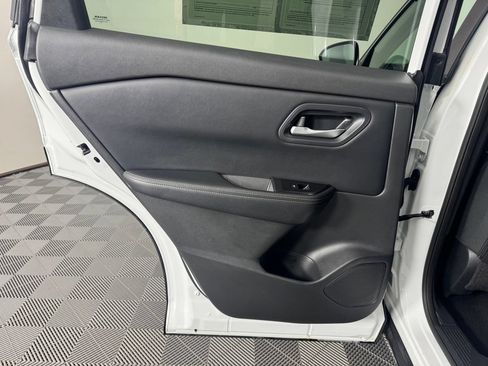 Used 2024 Nissan Rogue SV FWD image 28