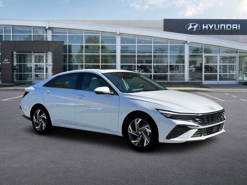 New 2026 Hyundai Elantra Limited FWD image 10