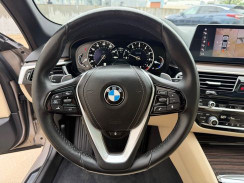 Used 2019 BMW 530i xDrive AWD/4WD image 10