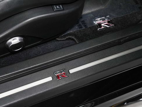 Used 2014 Nissan GT-R Premium AWD/4WD image 32