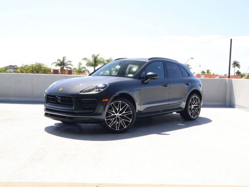 Certified 2024 Porsche Macan AWD/4WD image 1