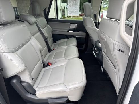 Used 2025 Ford Expedition Max Active AWD/4WD image 12