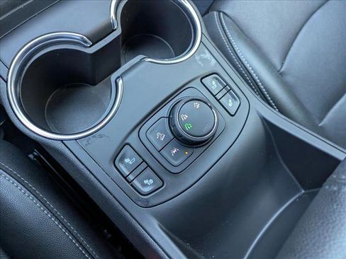 Used 2024 GMC Terrain SLT image 13