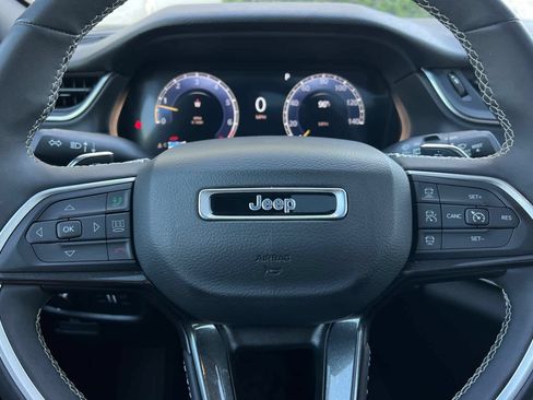 Used 2023 Jeep Grand Cherokee Altitude AWD/4WD image 23