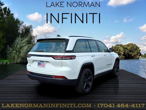 Used 2023 Jeep Grand Cherokee Altitude AWD/4WD image 25