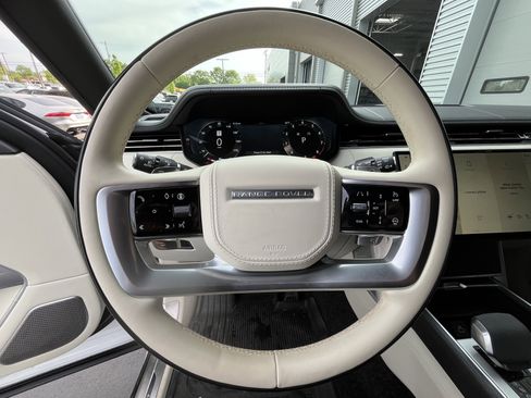 Used 2024 Land Rover Range Rover Long Wheelbase Autobiography image 16
