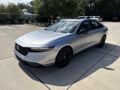Used 2025 Honda Accord SE image 4