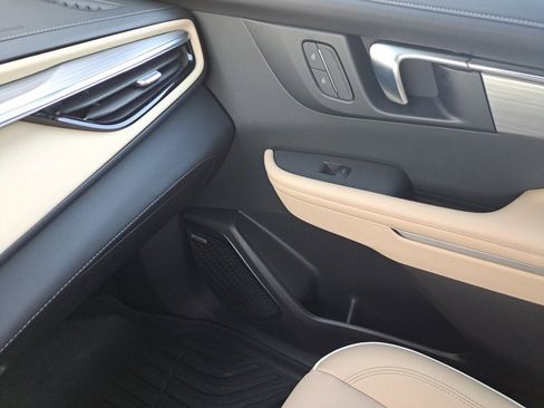 Used 2025 Buick Enclave Preferred image 29