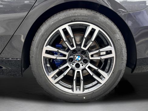 Used 2025 BMW 530i xDrive w/ M Sport Package image 7