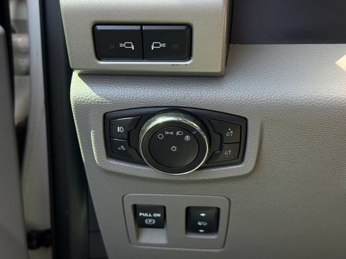 Used 2018 Ford F150 Lariat w/ Equipment Group 501A Mid AWD/4WD image 3