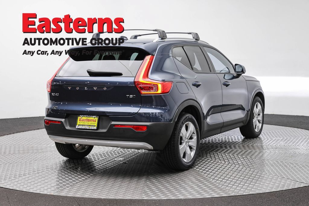 Used 2021 Volvo XC40 T5 Momentum AWD/4WD image 7