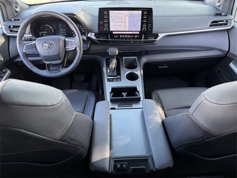 Used 2024 Toyota Sienna XLE Woodland Edition image 11