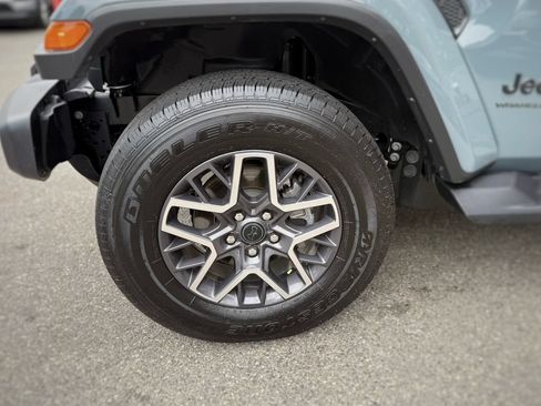 Used 2026 Jeep Wrangler Unlimited Sahara AWD/4WD image 18