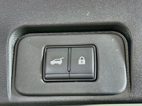Used 2025 Nissan Rogue SV FWD image 28