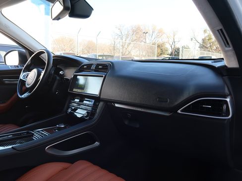 Used 2018 Jaguar F-PACE Portfolio image 36