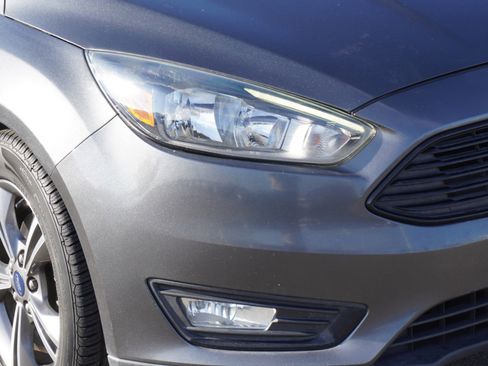 Used 2016 Ford Focus SE image 3