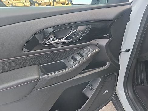 Used 2022 Chevrolet Traverse RS image 29