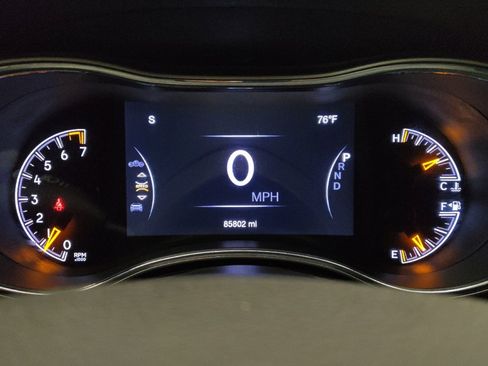 Used 2021 Jeep Grand Cherokee Laredo X image 23