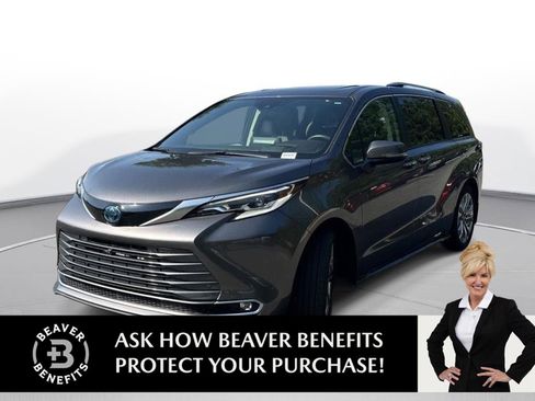 Used 2023 Toyota Sienna Platinum FWD image 1