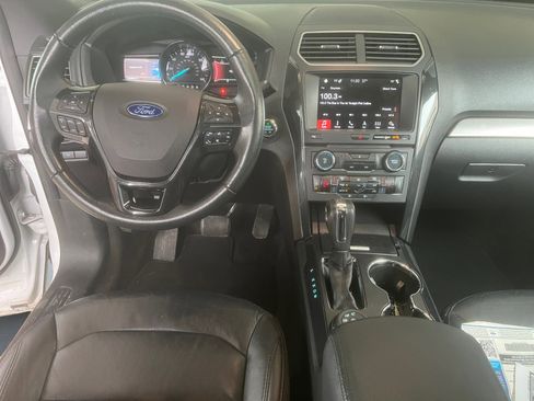 Used 2018 Ford Explorer XLT w/ Equipment Group 202A image 11