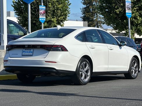 Used 2023 Honda Accord EX image 9