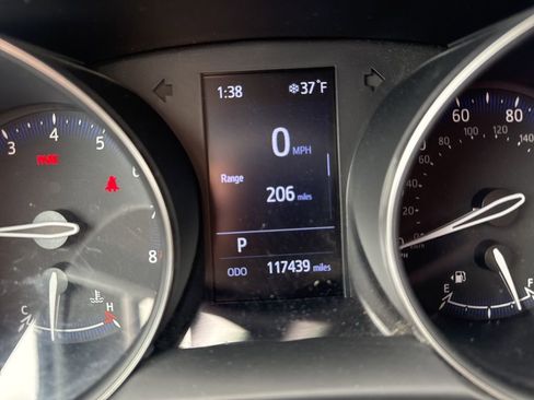 Used 2020 Toyota C-HR XLE image 9