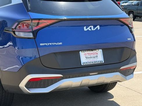 Used 2023 Kia Sportage EX AWD/4WD image 6
